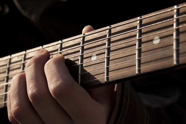 מעוניינים ללמוד לנגן בגיטרה - השיטות שתוכלו ללמוד