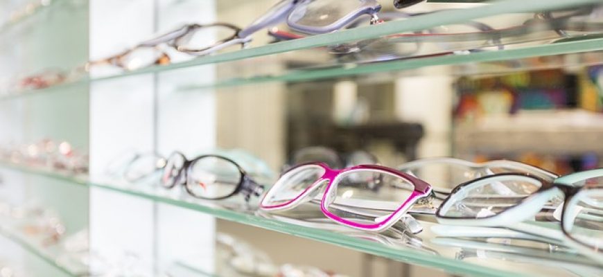 כמה שנים אתם כבר עם משקפים? לא הגיע הזמן להיפטר מהם?